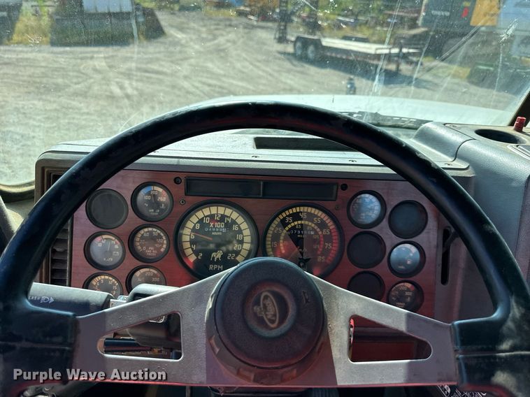 image for item DS2354 1998 Mack CH613  semi truck