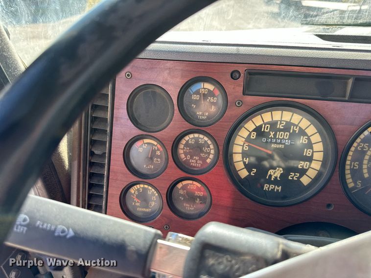 image for item DS2354 1998 Mack CH613  semi truck