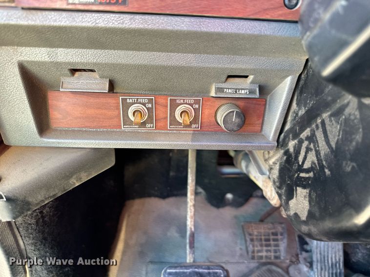 image for item DS2354 1998 Mack CH613  semi truck