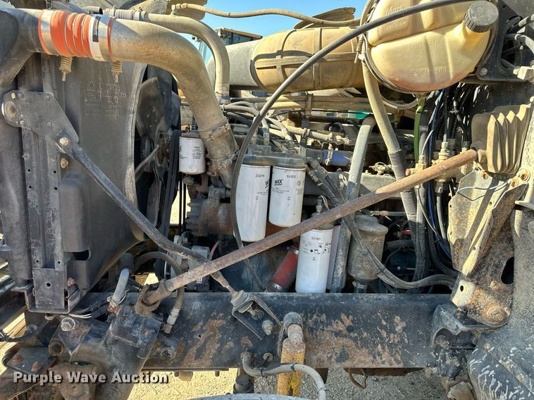 image for item DS2354 1998 Mack CH613  semi truck