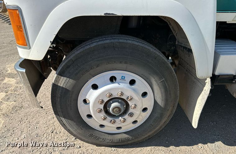 image for item DS2354 1998 Mack CH613  semi truck