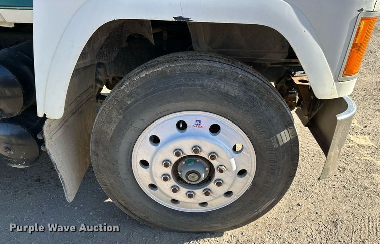 image for item DS2354 1998 Mack CH613  semi truck