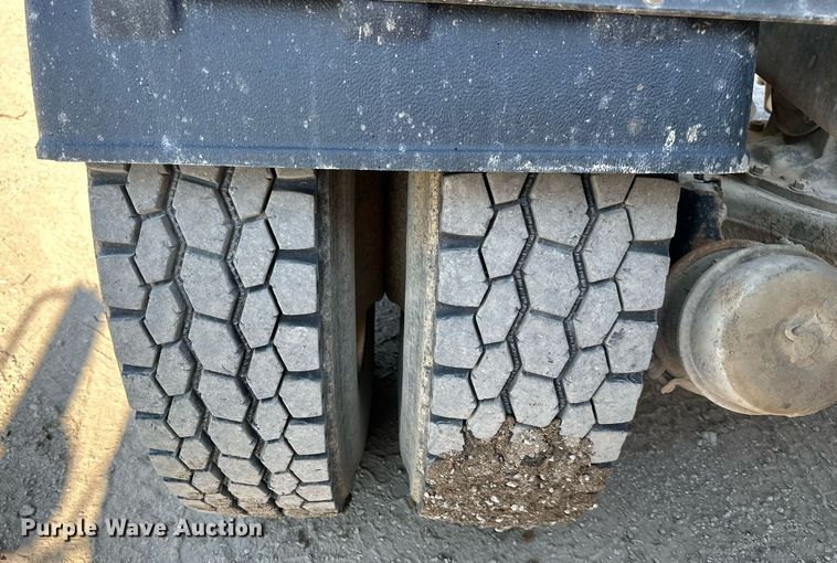 image for item DS2354 1998 Mack CH613  semi truck