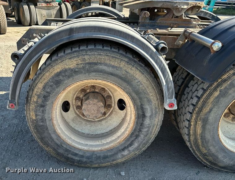 image for item DS2354 1998 Mack CH613  semi truck