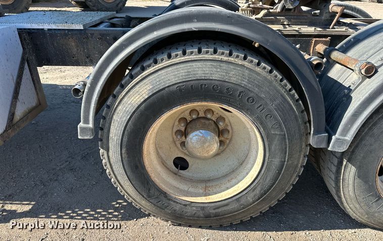 image for item DS2354 1998 Mack CH613  semi truck