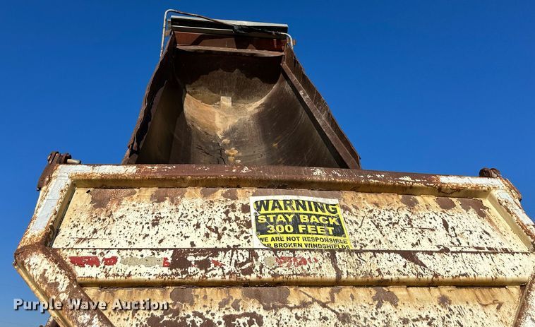 image for item DS2355 1997 Load King RHQ2420  end dump trailer