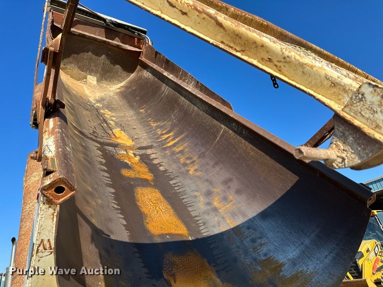 image for item DS2355 1997 Load King RHQ2420  end dump trailer