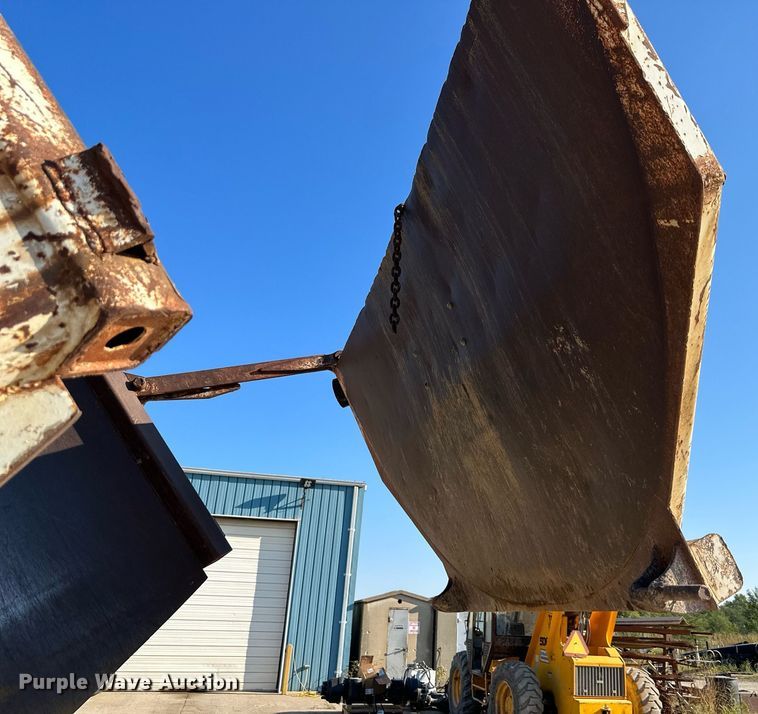 image for item DS2355 1997 Load King RHQ2420  end dump trailer