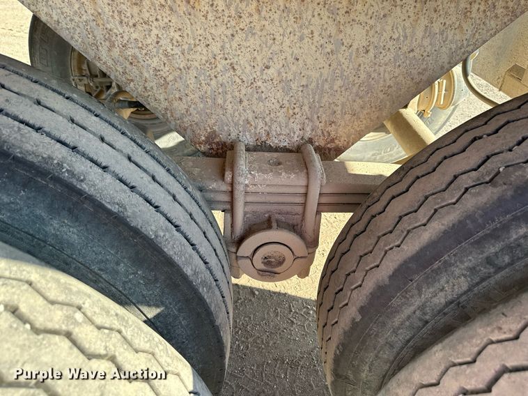 image for item DS2355 1997 Load King RHQ2420  end dump trailer