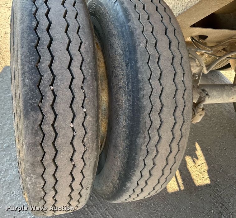 image for item DS2355 1997 Load King RHQ2420  end dump trailer