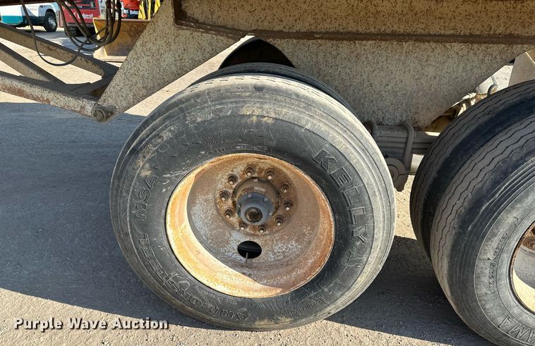 image for item DS2355 1997 Load King RHQ2420  end dump trailer