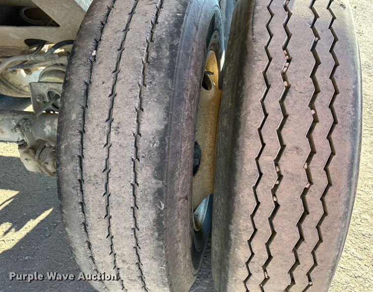 image for item DS2355 1997 Load King RHQ2420  end dump trailer