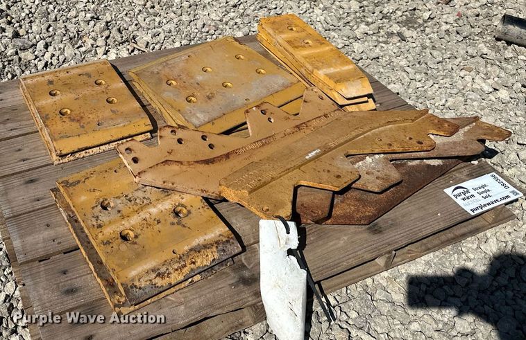 image for item DS2356 John Deere  scraper blades