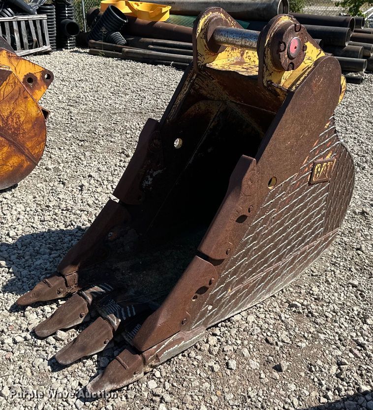 image for item DS2360 Caterpillar  28" excavator bucket