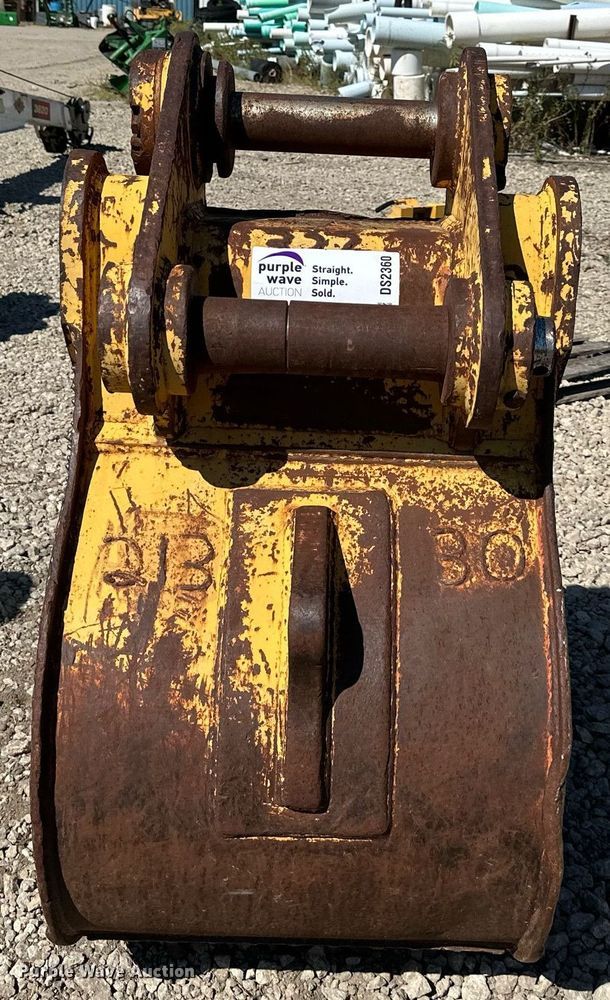 image for item DS2360 Caterpillar  28" excavator bucket