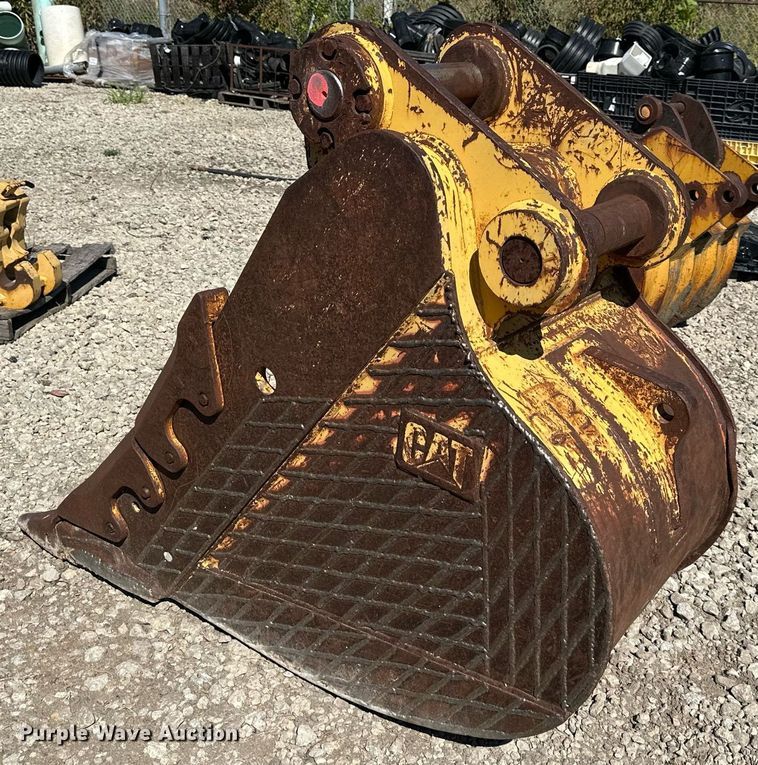 image for item DS2360 Caterpillar  28" excavator bucket