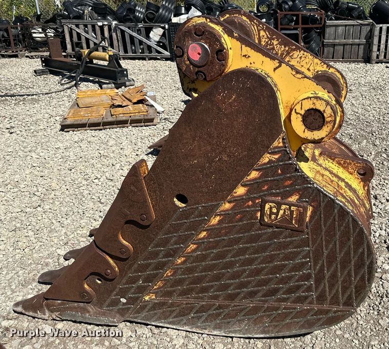 image for item DS2360 Caterpillar  28" excavator bucket