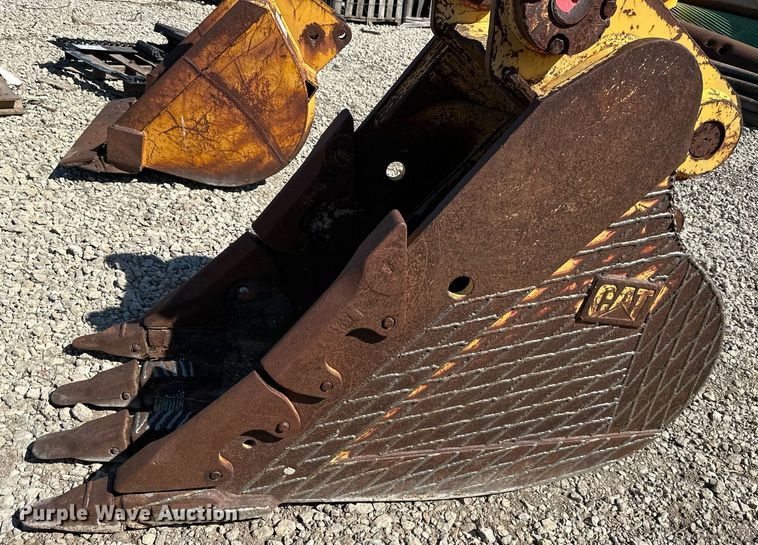 image for item DS2360 Caterpillar  28" excavator bucket