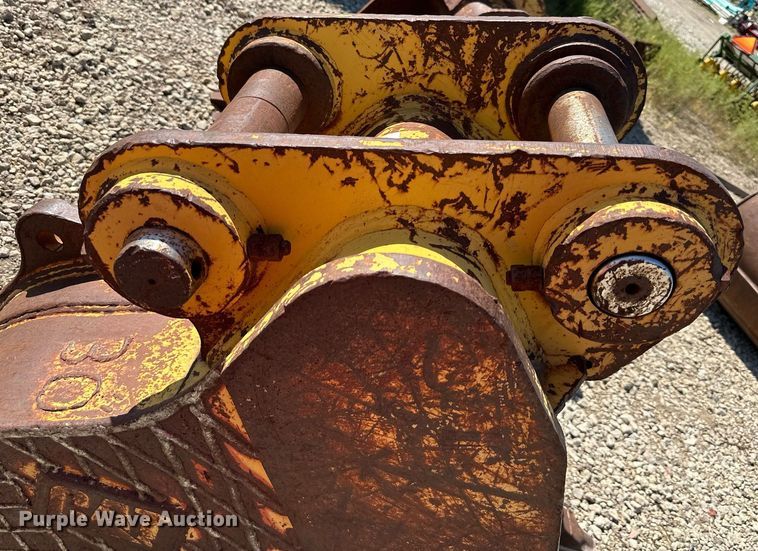 image for item DS2360 Caterpillar  28" excavator bucket