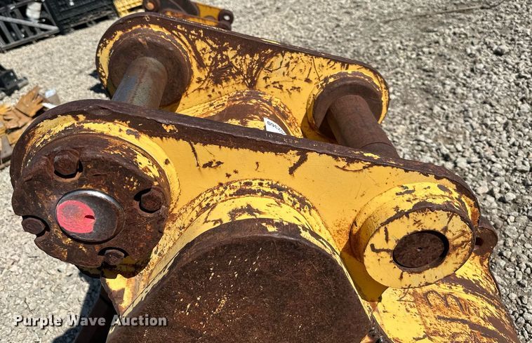 image for item DS2360 Caterpillar  28" excavator bucket