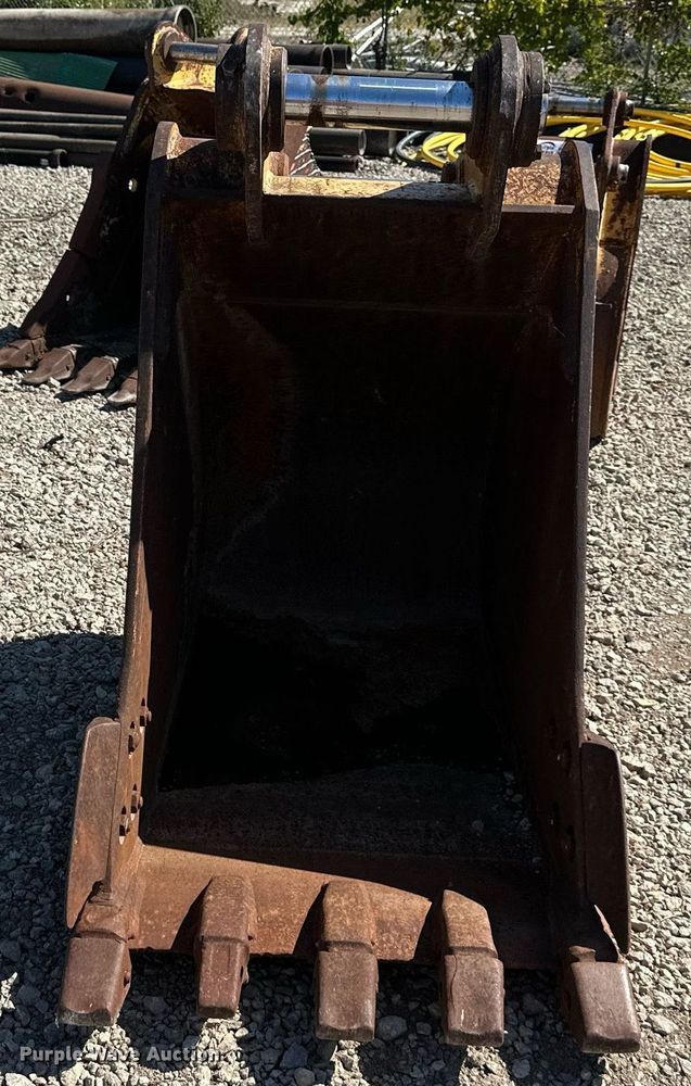 image for item DS2362 Caterpiller  36" excavator bucket