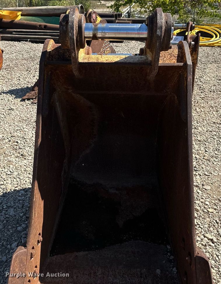 image for item DS2362 Caterpiller  36" excavator bucket