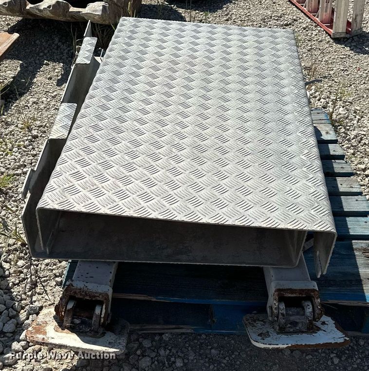 image for item DS2366 2005 Metso LokoTrack LT1213S  crusher