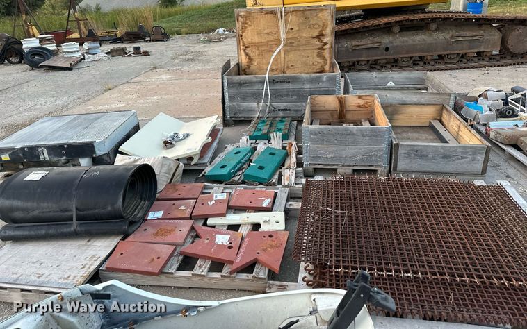 image for item DS2367 Metso LT1213 crusher parts