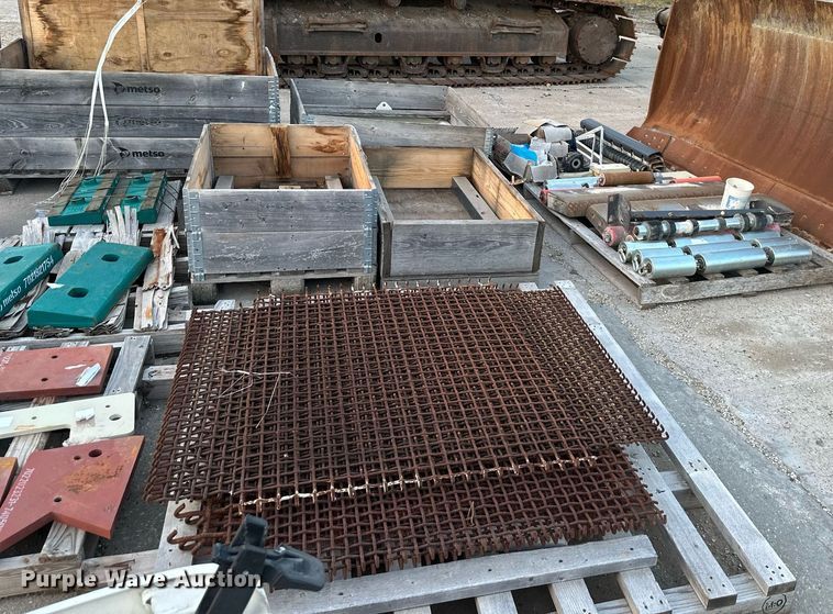 image for item DS2367 Metso LT1213 crusher parts