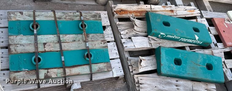 image for item DS2367 Metso LT1213 crusher parts