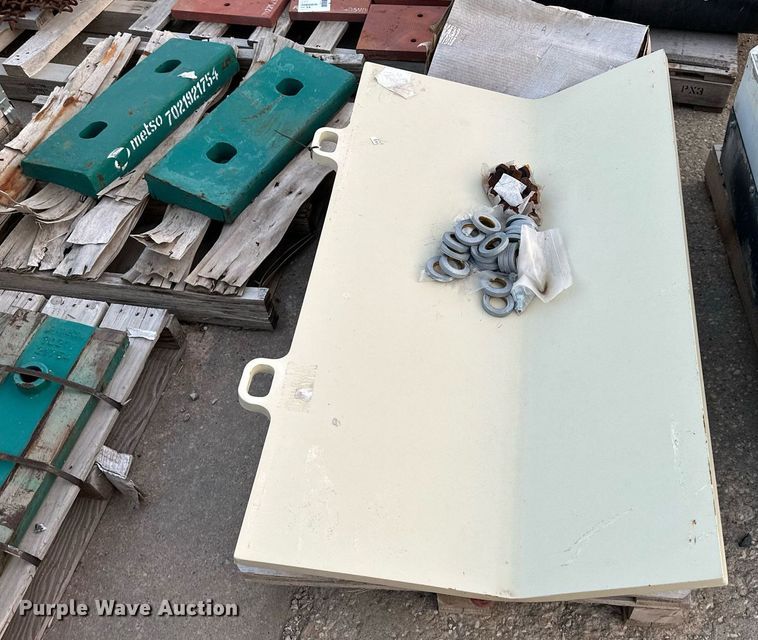 image for item DS2367 Metso LT1213 crusher parts