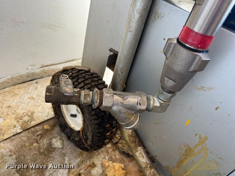 image for item DS2431 2013 Cargo Craft  spray foam trailer