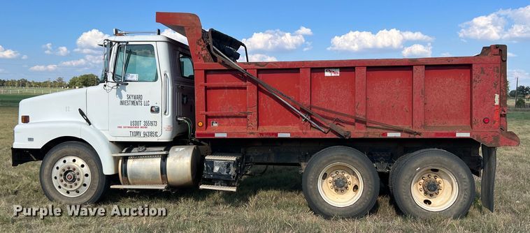 image for item DS2434 1994 White GMC WG  dump truck