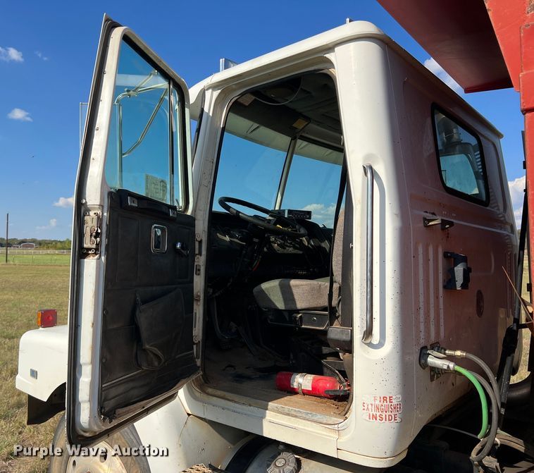 image for item DS2434 1994 White GMC WG  dump truck