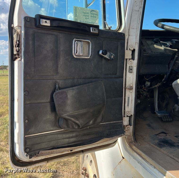 image for item DS2434 1994 White GMC WG  dump truck