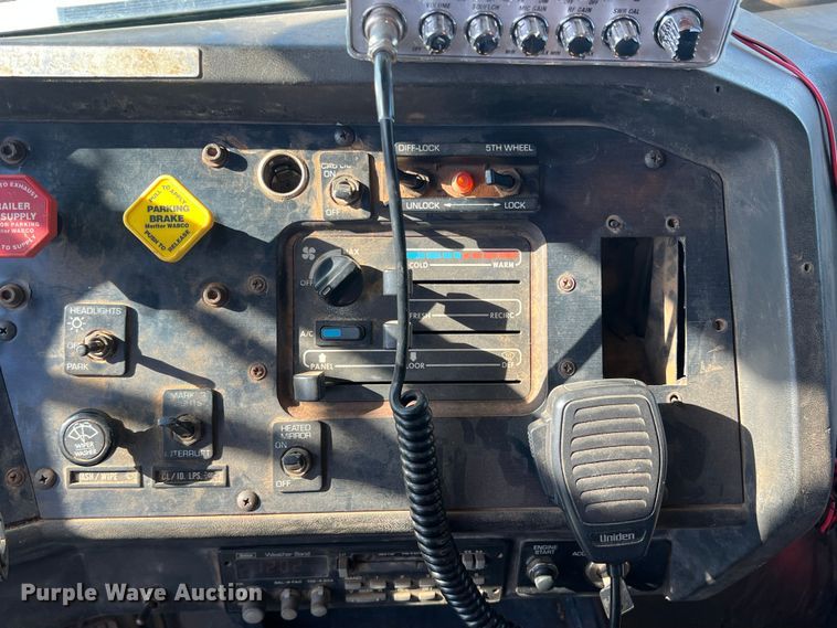 image for item DS2434 1994 White GMC WG  dump truck