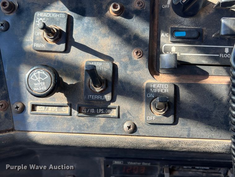 image for item DS2434 1994 White GMC WG  dump truck