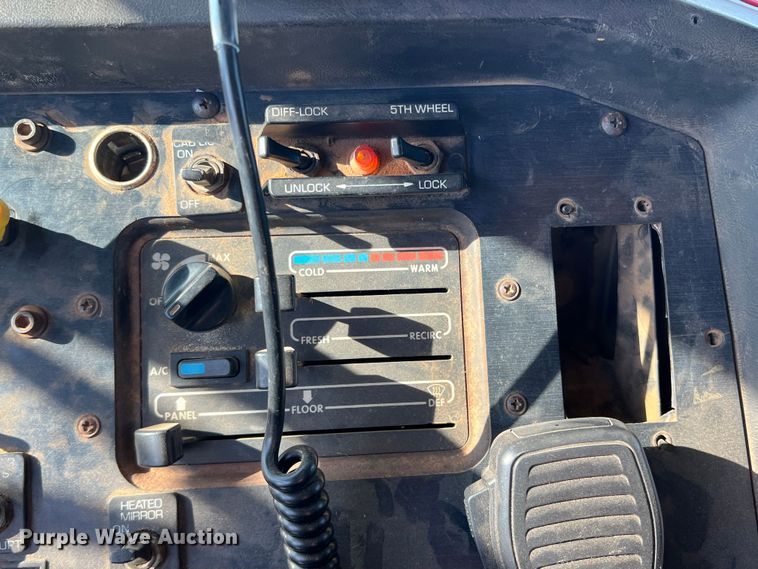 image for item DS2434 1994 White GMC WG  dump truck