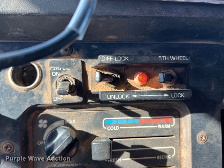 image for item DS2434 1994 White GMC WG  dump truck