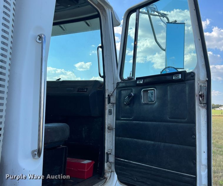 image for item DS2434 1994 White GMC WG  dump truck