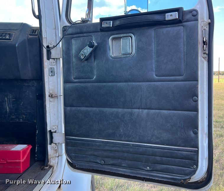 image for item DS2434 1994 White GMC WG  dump truck