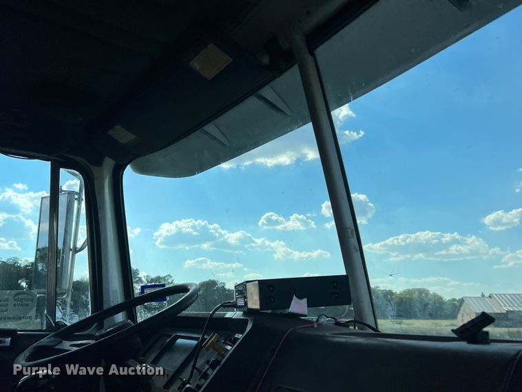 image for item DS2434 1994 White GMC WG  dump truck