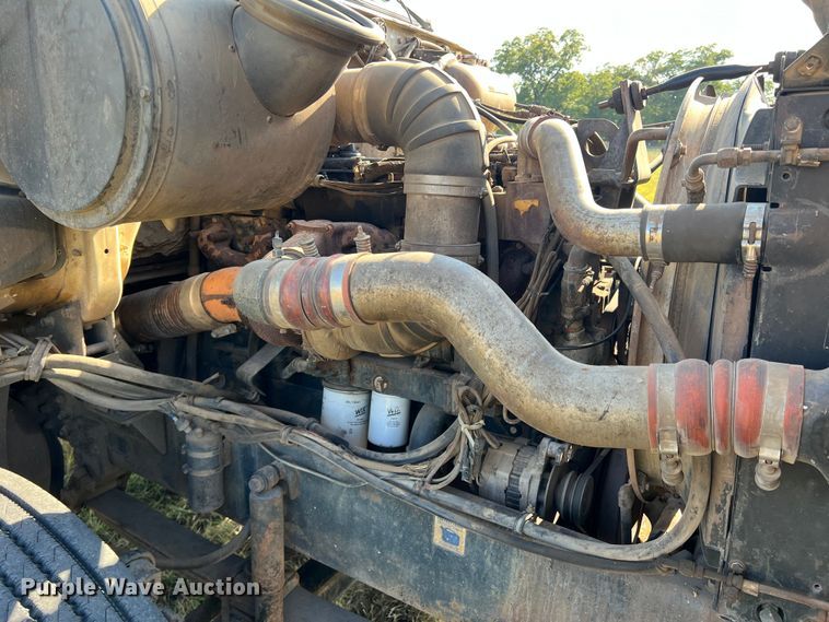 image for item DS2434 1994 White GMC WG  dump truck