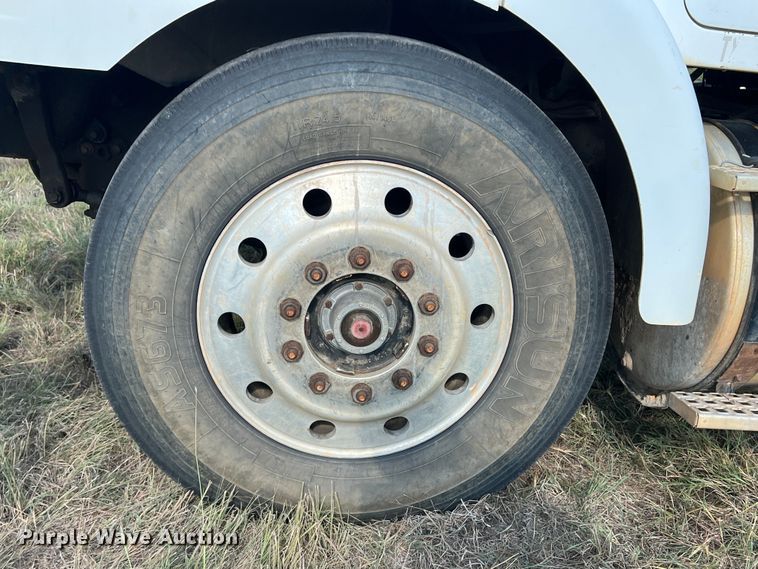 image for item DS2434 1994 White GMC WG  dump truck