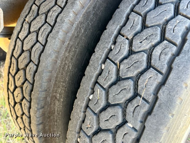 image for item DS2434 1994 White GMC WG  dump truck