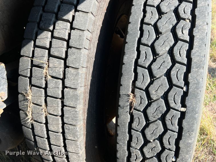 image for item DS2434 1994 White GMC WG  dump truck