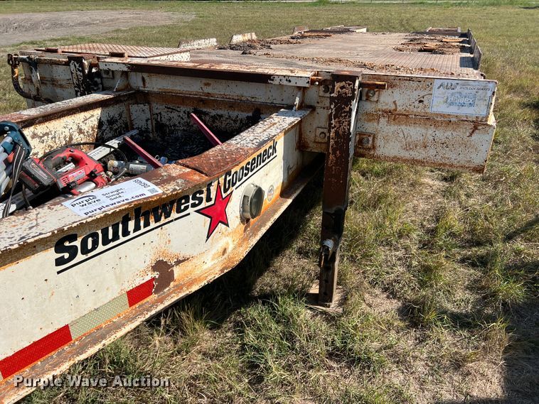 image for item DS2435 2008 Southwest Goosneck PHD2498222EA  equipment trailer