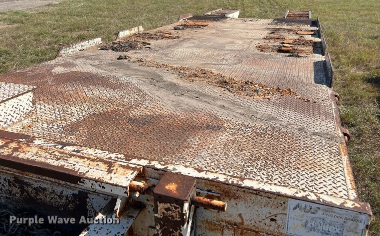 image for item DS2435 2008 Southwest Goosneck PHD2498222EA  equipment trailer