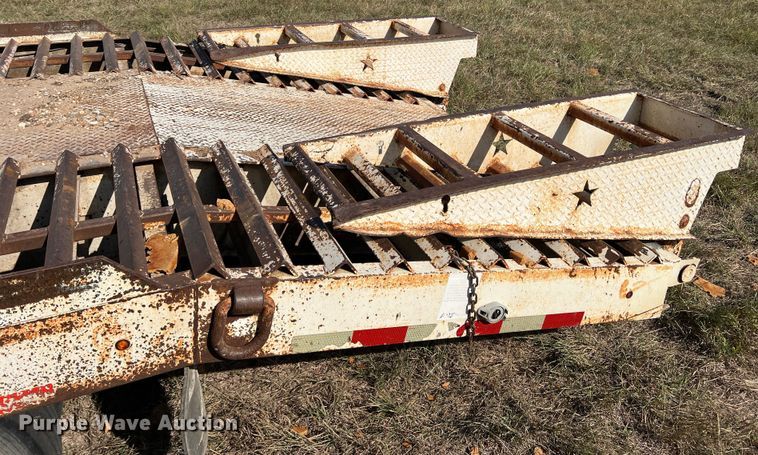 image for item DS2435 2008 Southwest Goosneck PHD2498222EA  equipment trailer