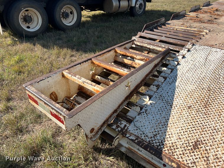 image for item DS2435 2008 Southwest Goosneck PHD2498222EA  equipment trailer